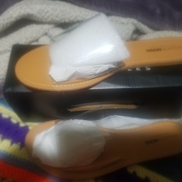 Fashion Nova Clear Sandals - Picture 5 of 6